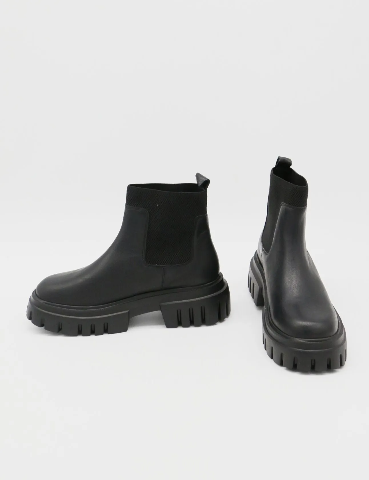 Agora platform chelsea boots in black leather womens shoes