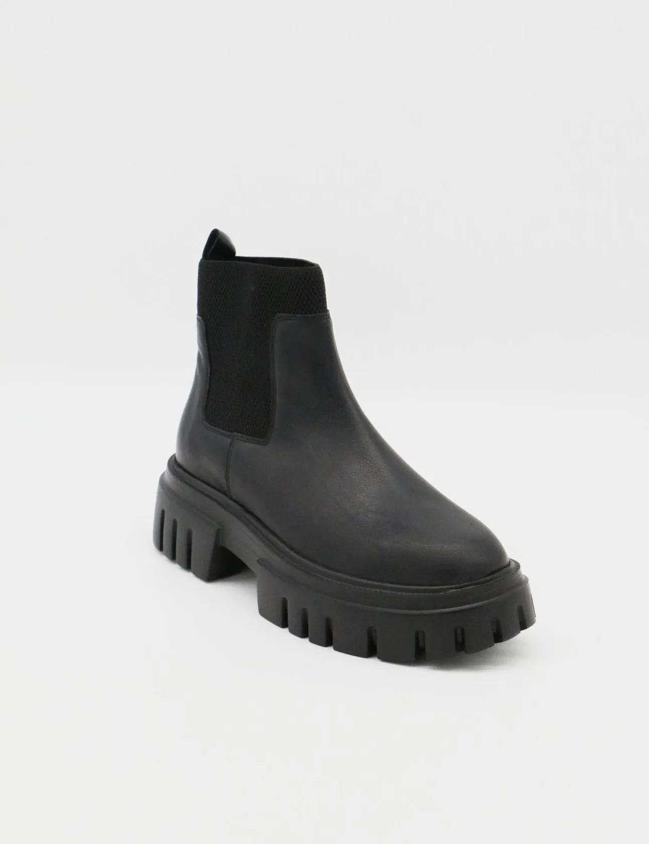 Agora platform chelsea boots in black leather womens shoes