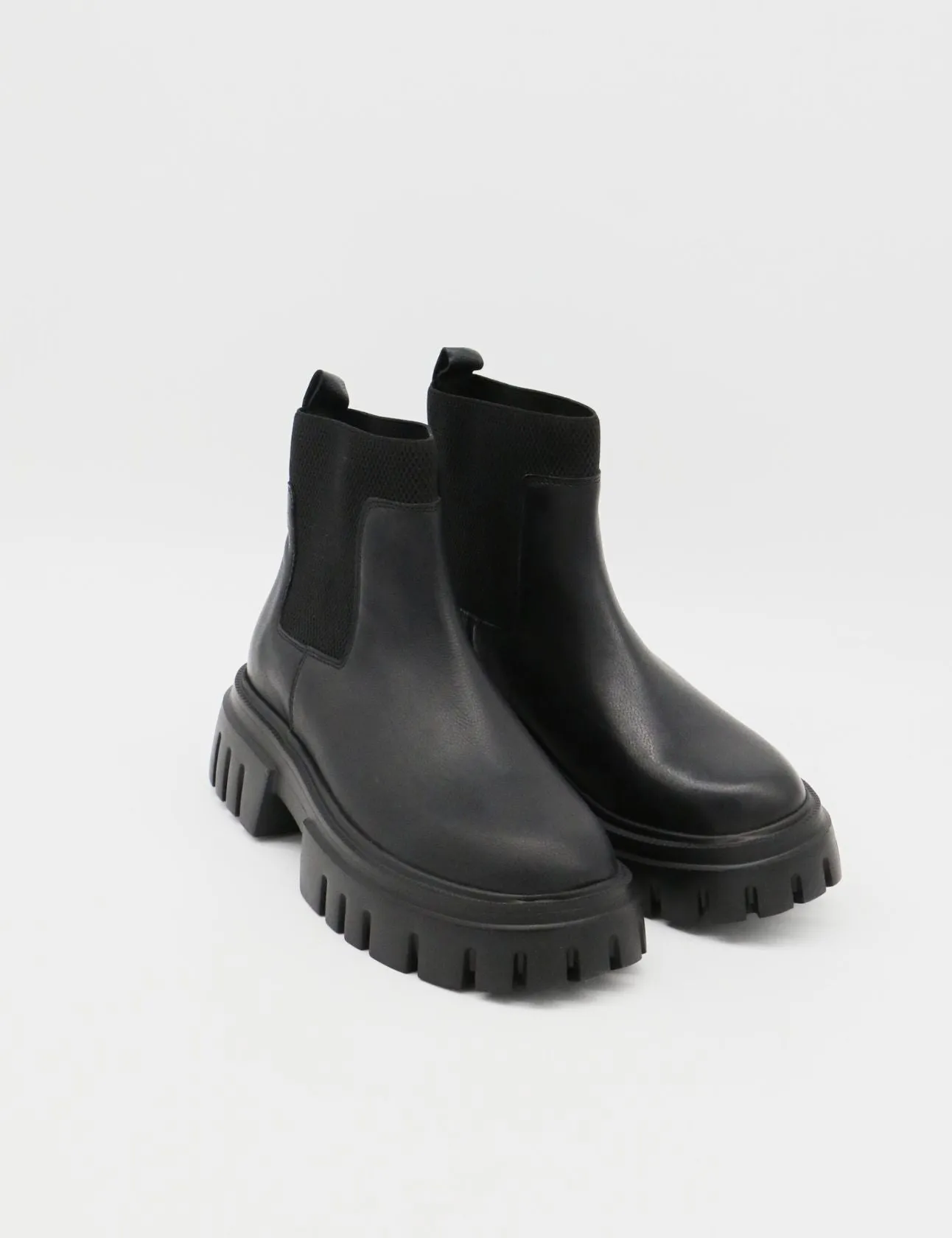 Agora platform chelsea boots in black leather womens shoes