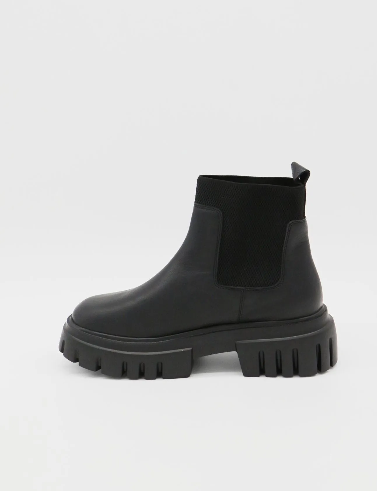 Agora platform chelsea boots in black leather womens shoes