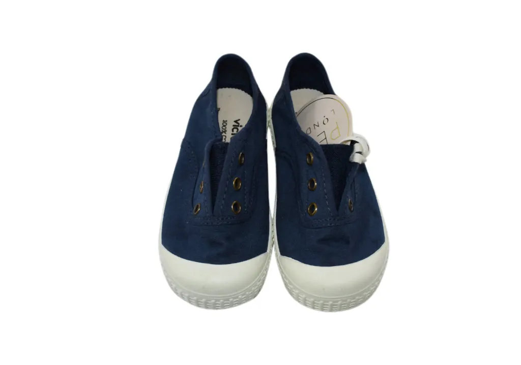 Victoria, Boys or Girls Plimsoles, Multiple Sizes