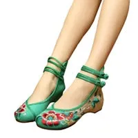 Woman Flat Shoes Vintage Flowers Embroidery Shoes Women Chinese