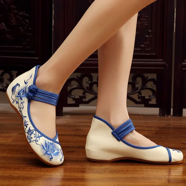 Woman Flat Shoes Vintage Flowers Embroidery Shoes Women Chinese